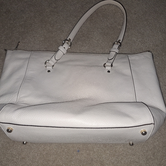 Authentic Coach Cream Leather Shoulder Bag - Picture 2 of 7